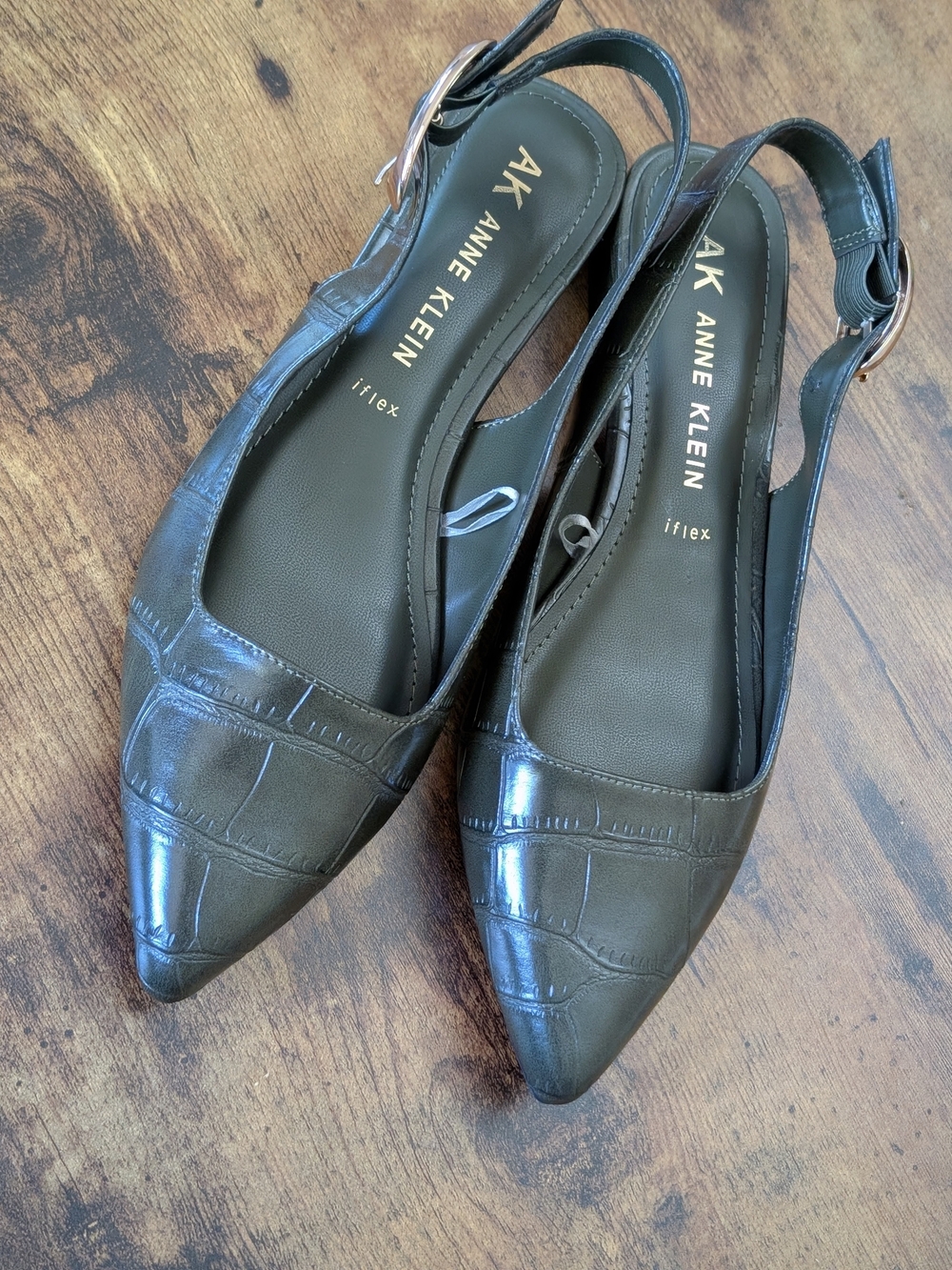 NWT Anne Klein "iflex" Olive Green Croc-Embossed Pointed Slingback Flats